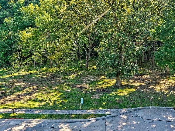 4th image of 415 Deertimber Ln