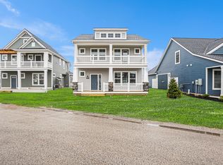 1020 S Cove Cir, Whitehall, MI 49461