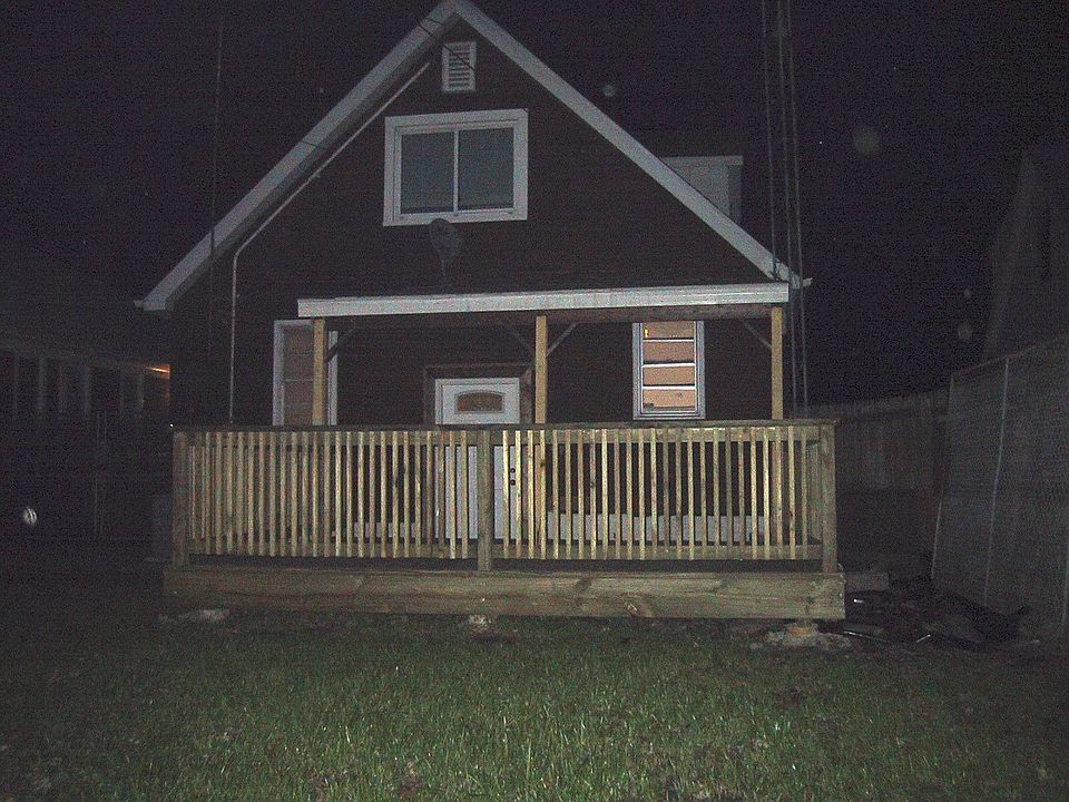 2nd image of 133 SW Circle Dr