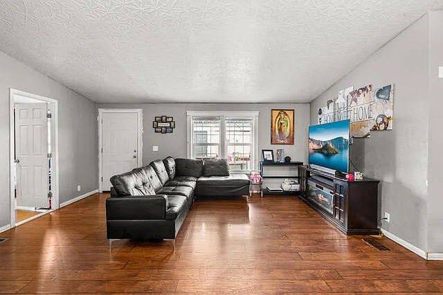 1570 S Peach St Spc 26 photo 1