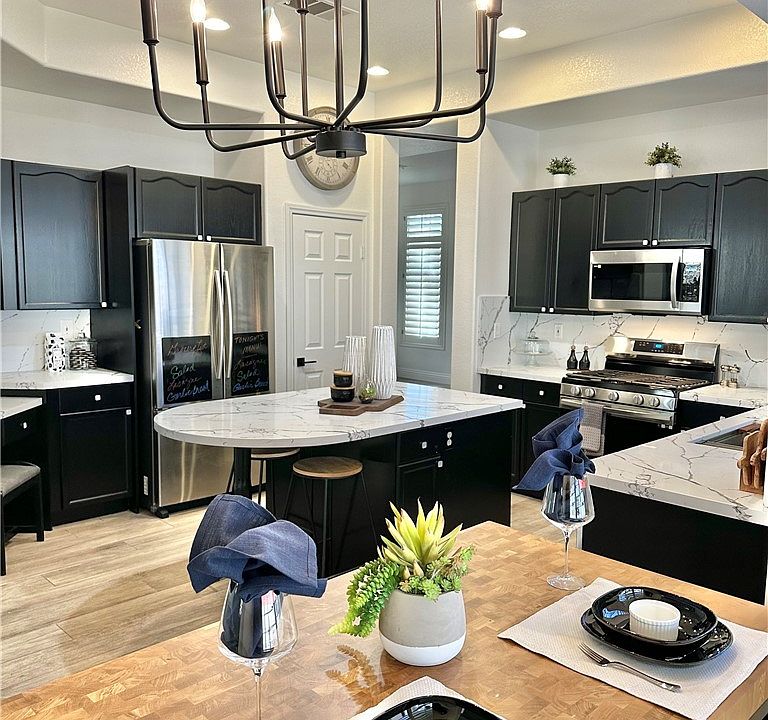 1st image of 20 Chateau Whistler Ct