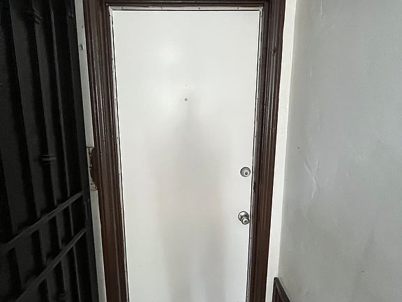 2nd image of 1012 N Ardmore Ave APT 201