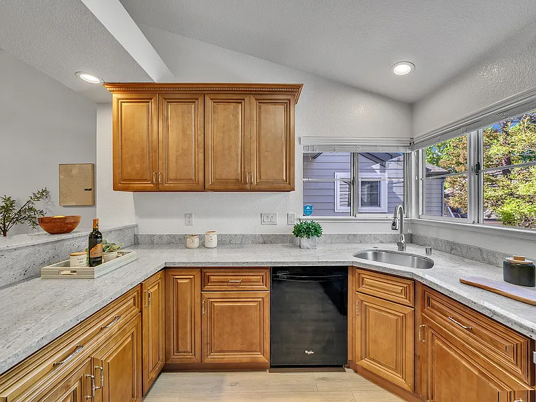 1654 Parkview Green Cir — Photo 9
