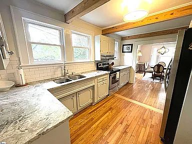 3rd image of 306 Russell Ave