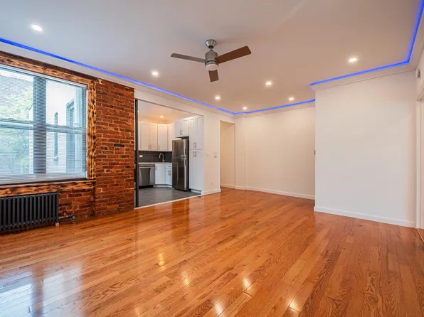 212 East Tremont Avenue image 1 of 22