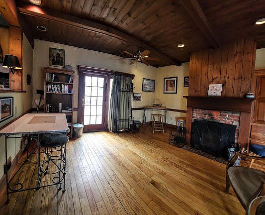 4th image of 12 Schoolhouse Lane
