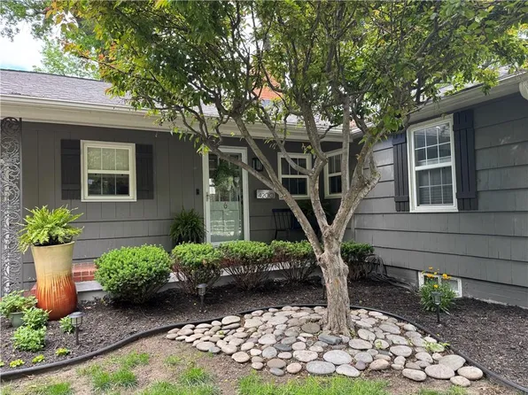4200 W 71st St, Prairie Village, KS 66208