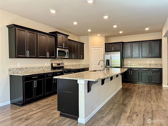 5th image of 514 Woodduck Drive SW