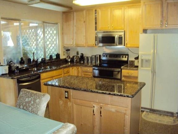 3rd image of 3228 Round Hill Dr