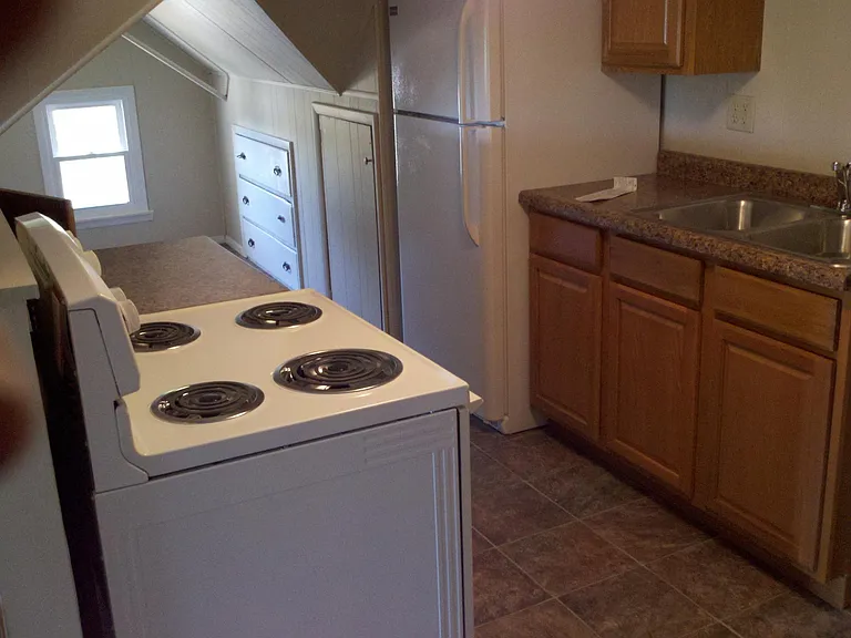 102 E Carroll St #H — Photo 6