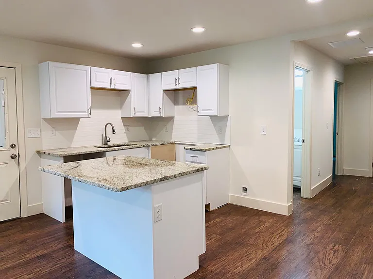 364 Brooks Ave SW — Photo 17