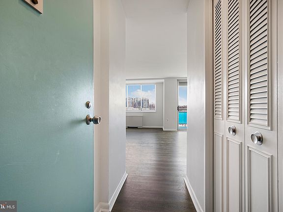 2nd image of 10401 Grosvenor Pl APT 1019