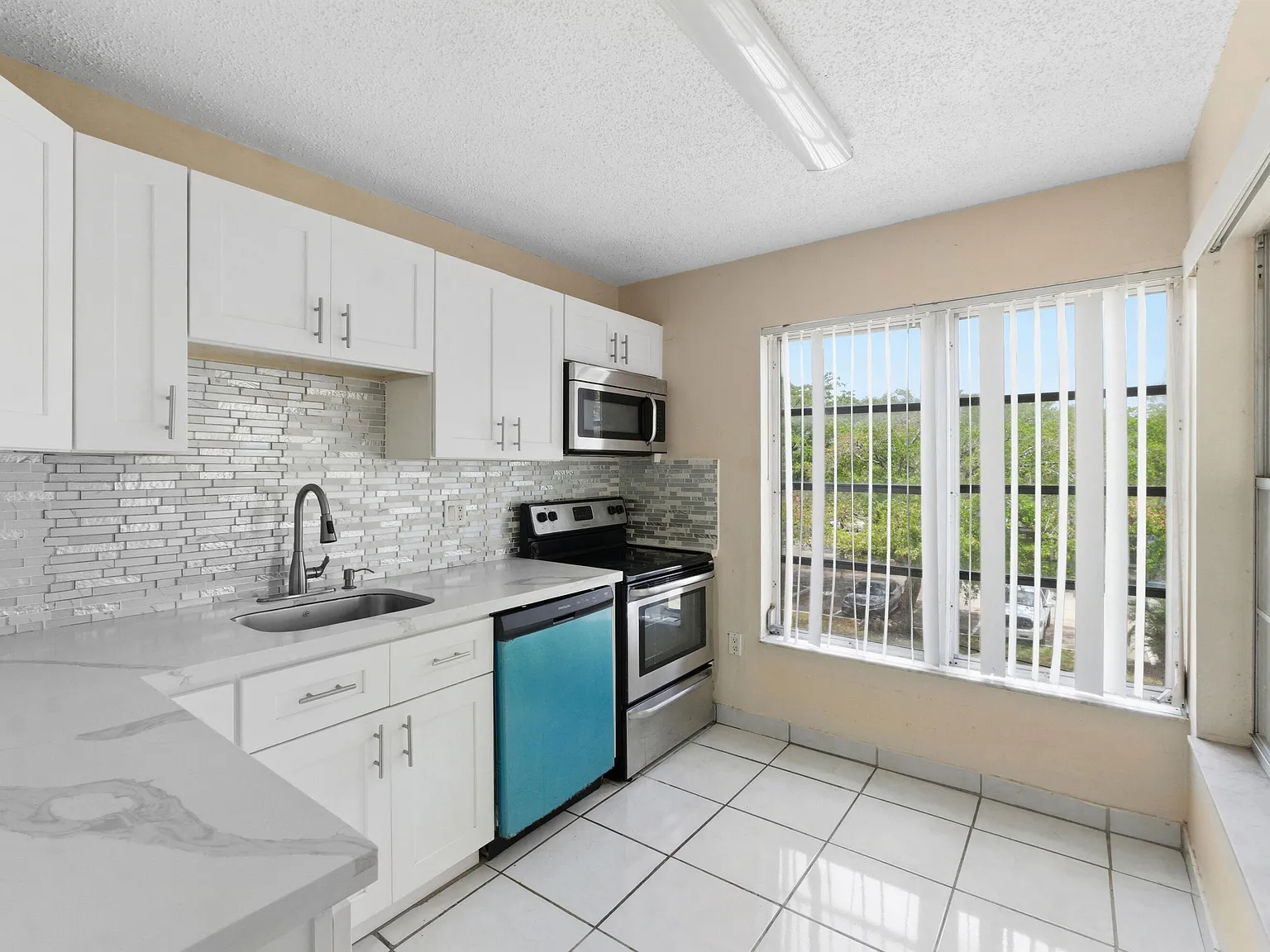 2 bed, 2.0 bath, 1016 sqft, $1,900 — Photo 3