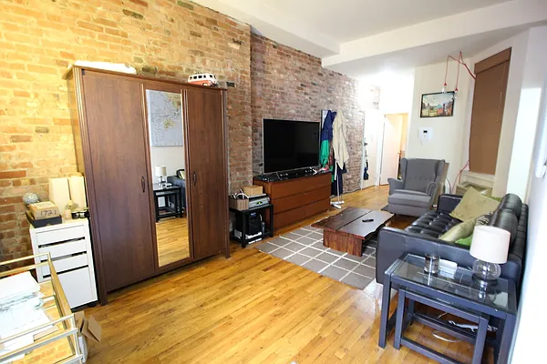 Rented by City Connections Realty | media 17