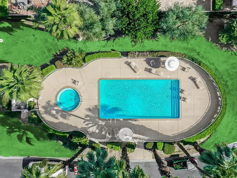 93 Marbella Dr — Photo 3