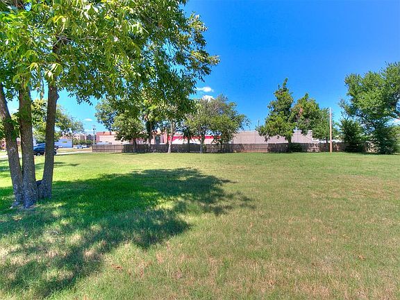 4th image of 3900 N Redmond Ave #5