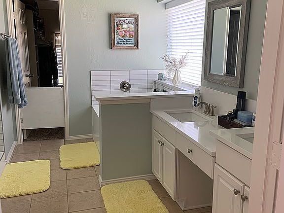 4th image of 3320 Bluegrass Dr