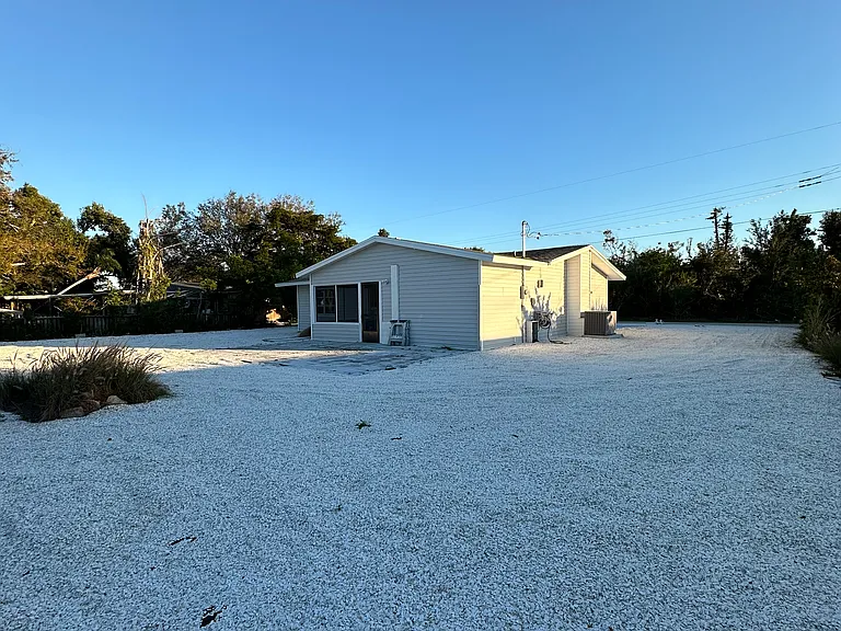 1160 Andrews St — Photo 14
