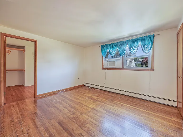 88 Maple Ave — Photo 8