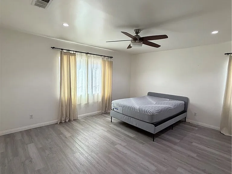 249 N Bromley Ave — Photo 3