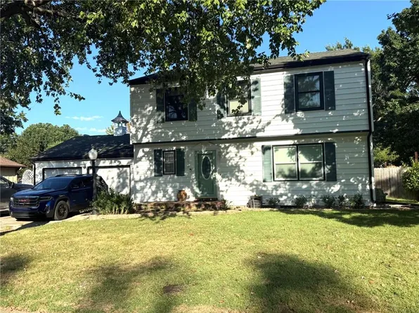113 SE Claremont St, Lees Summit, MO 64063
