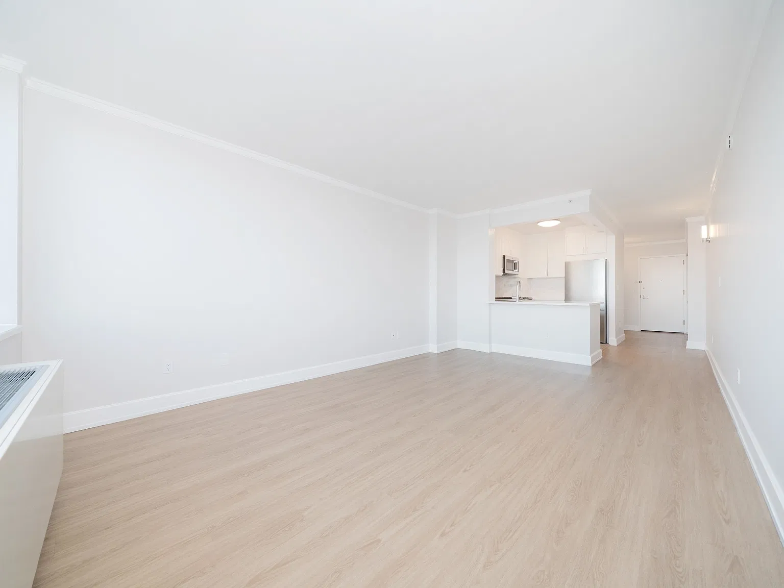 140 Riverside Boulevard — Photo 3