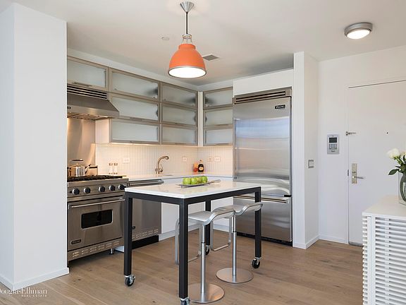 4th image of 103-105 Norfolk St #8B