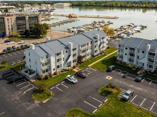 104 Clinton Reef Dr Unit 104, Pt Clinton, OH 43452