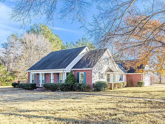 3rd image of 1740 Oak Grove Dr