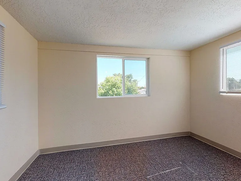 404 Prospect Ave NE — Photo 16