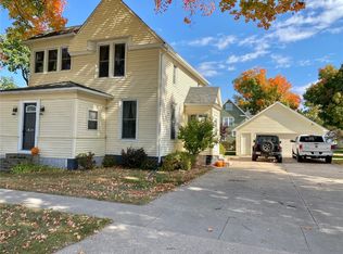 402 S 8th Ave, Vinton, IA 52349