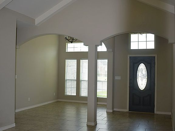 3rd image of 1604 Margaret Ln