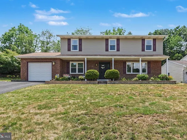 7949 Bayard Dr, Hummelstown, PA 17036