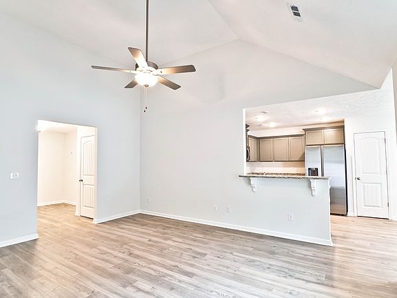 3rd image of 107 Curbow Ct