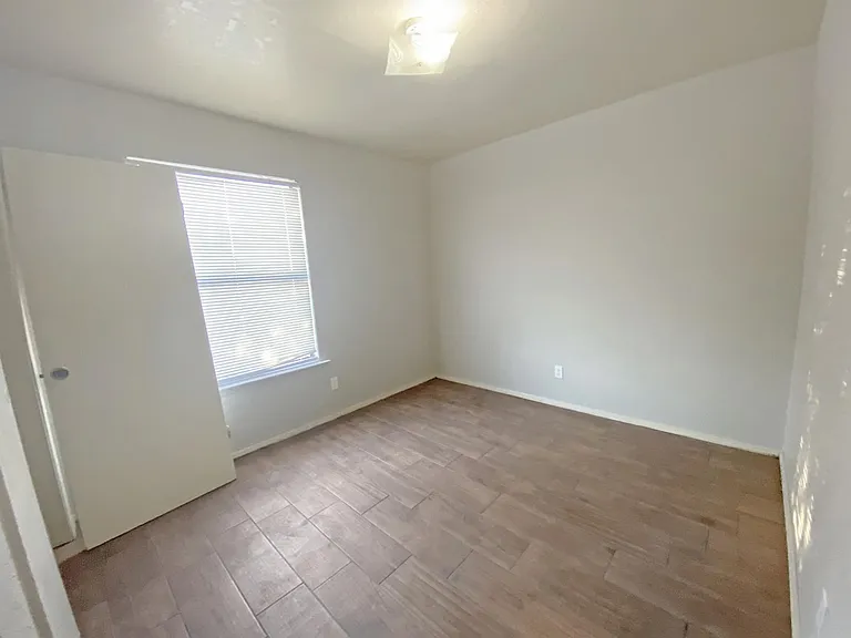 4024-4030 N Calle Grande — Photo 10