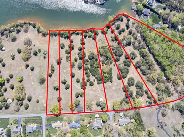 1 Gangplank Rd, Moneta, VA 24121