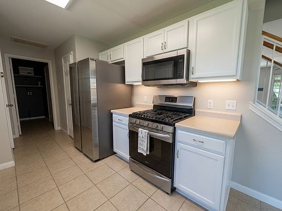 5th image of 1002 Clayton Dr