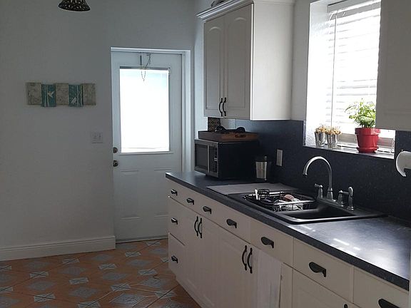 4th image of 330 SW 20th St APT 3