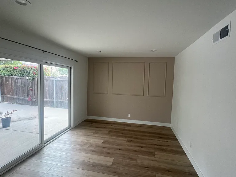 22135 Ballinger St — Photo 14