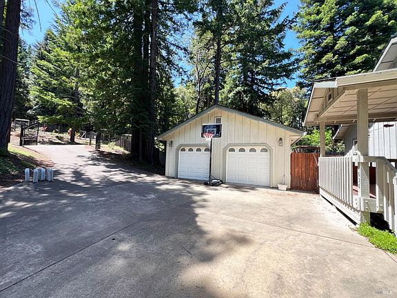 2nd image of 1636 Ponderosa Road