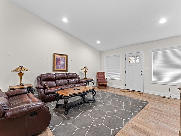 4th image of 10 W Trimont Dr