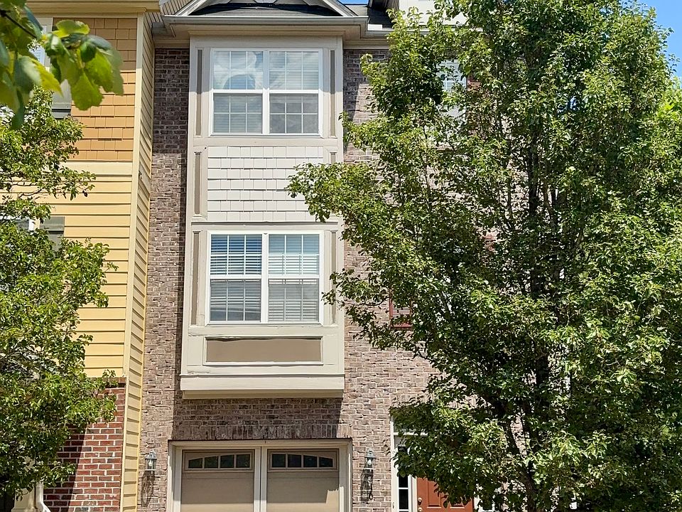1st image of 210 Linden Park Ln