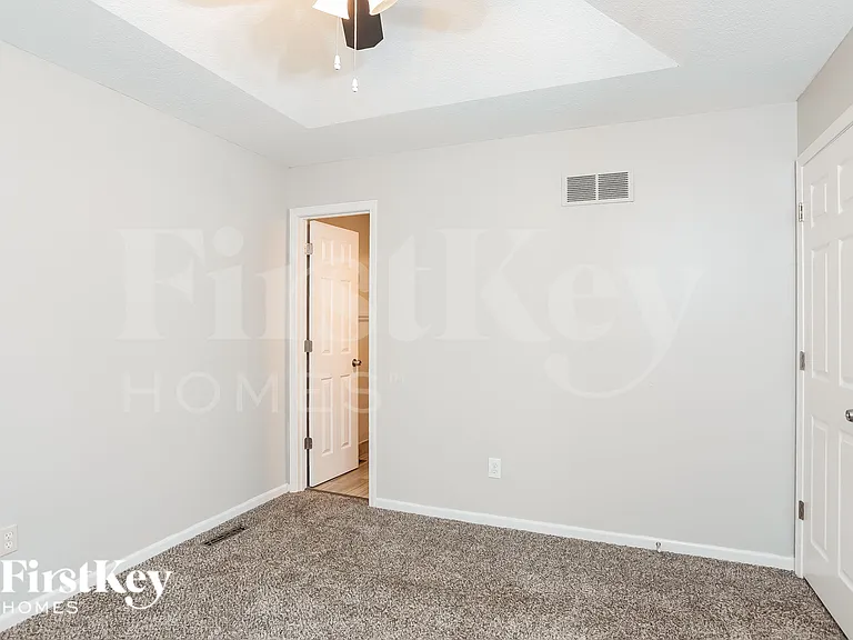 308 Oak St W — Photo 13