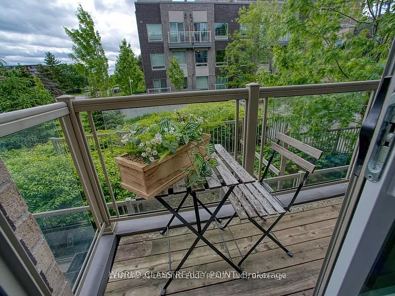 7 Applewood Ln E #221 — Photo 9