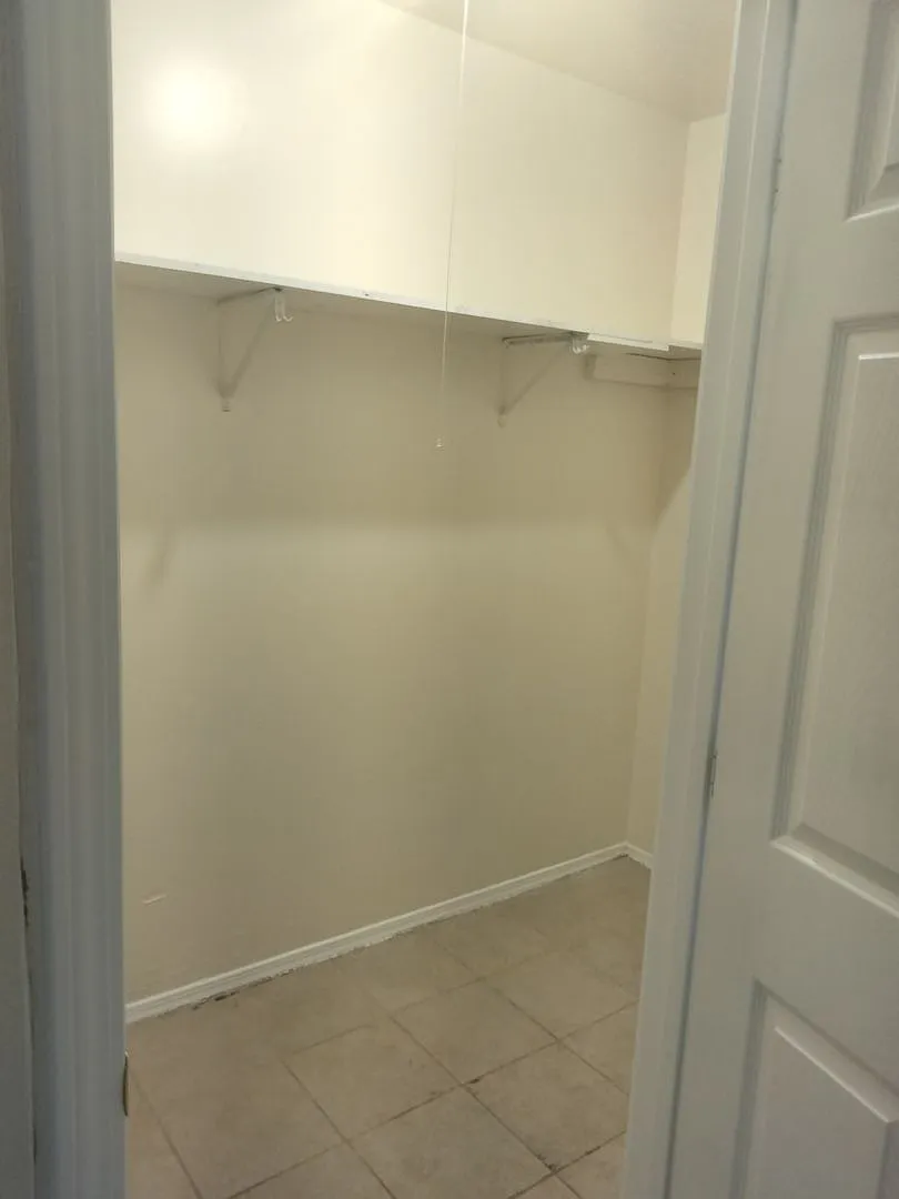 Pet-friendly 2 Bed/1 Bath — Photo 4