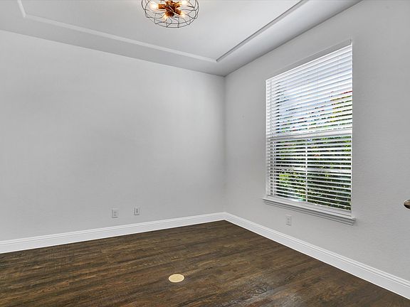5th image of 4512 Sage Ln