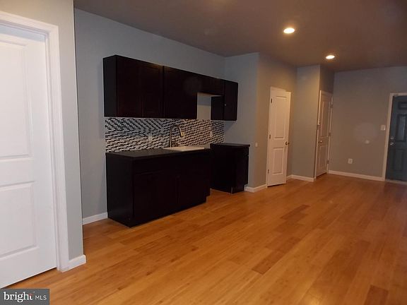 5th image of 1115 W Cumberland St