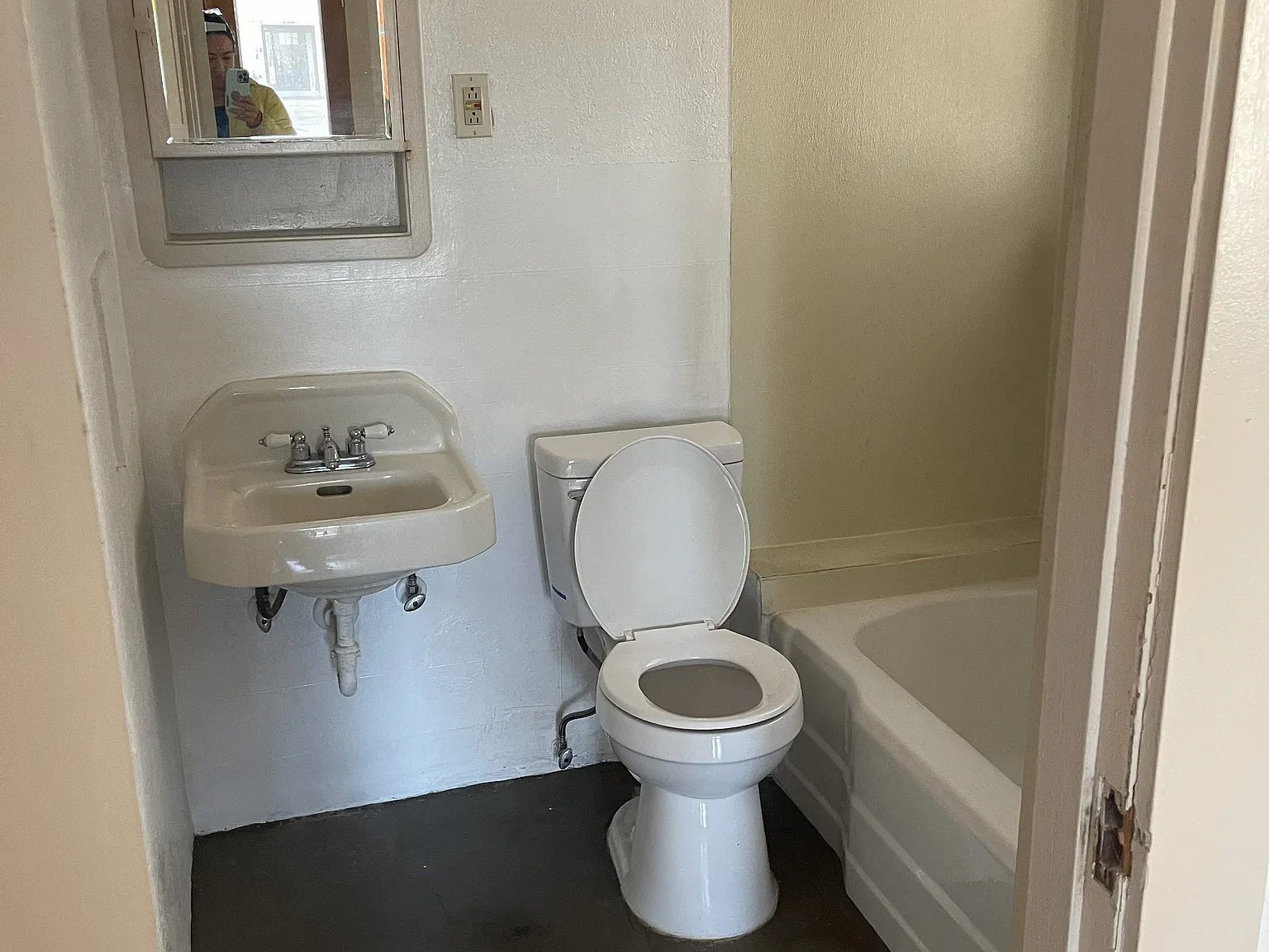 4 bed, 2100 sqft, $750 — Photo 3
