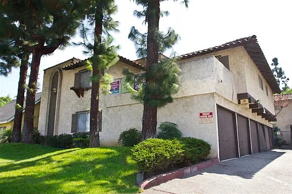 Whitaker Apartments — Photo 2