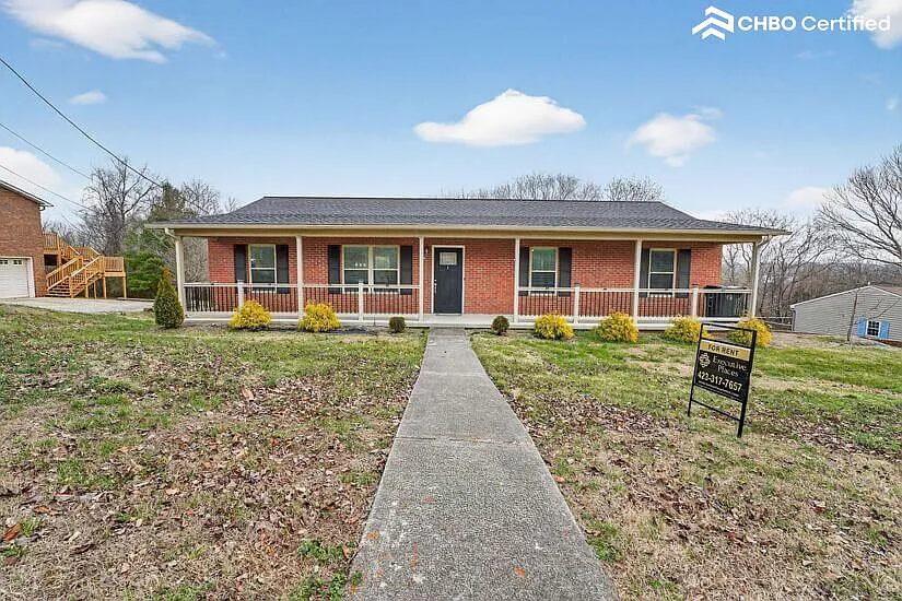 Full Brick Basement Ranch Style Home — Photo 3